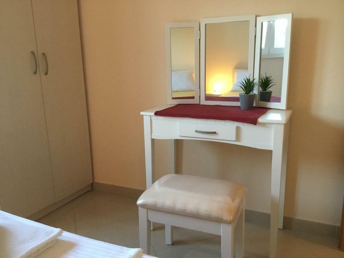 Villa Wiki โตรกีร์ ภายนอก รูปภาพ