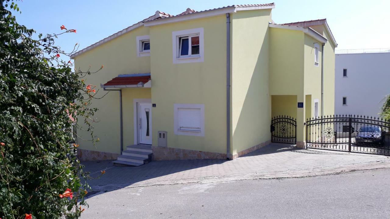 Villa Wiki โตรกีร์ ภายนอก รูปภาพ