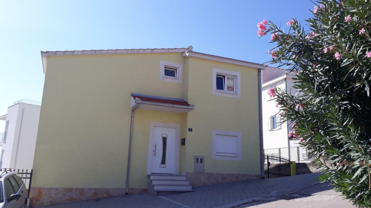 Villa Wiki โตรกีร์ ภายนอก รูปภาพ